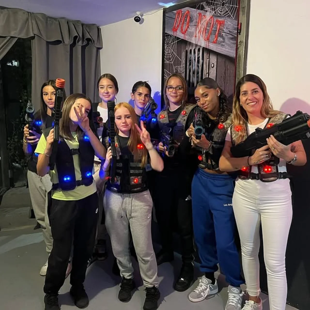 Groupe célébrant après un round de tournoi